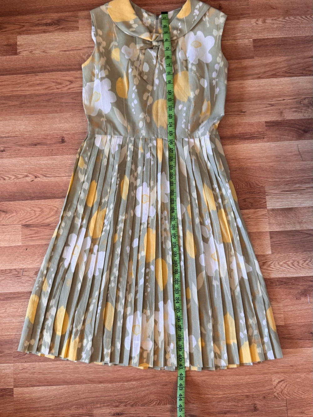 Women’s Vintage 1960s Yellow and White Floral Pleated Dress
